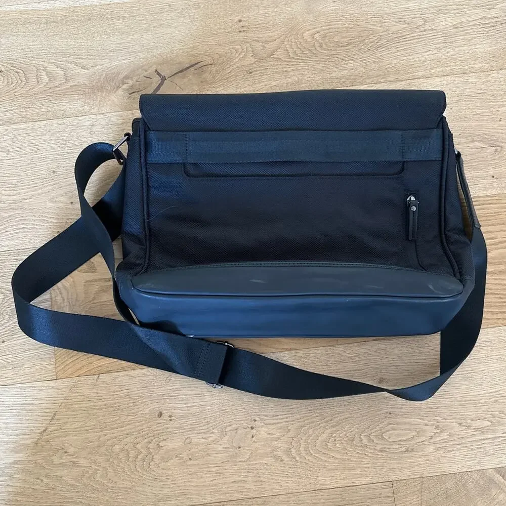 Leonhard Heyden - Laptop Messenger Travel Bag in Black